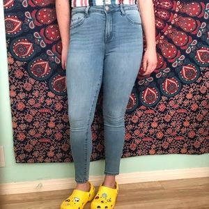 Aeropostale High Waisted 6 Short Skinny Jeans